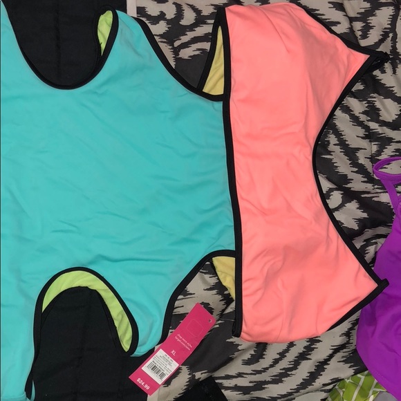 1 piece bathing suit - Picture 2 of 4